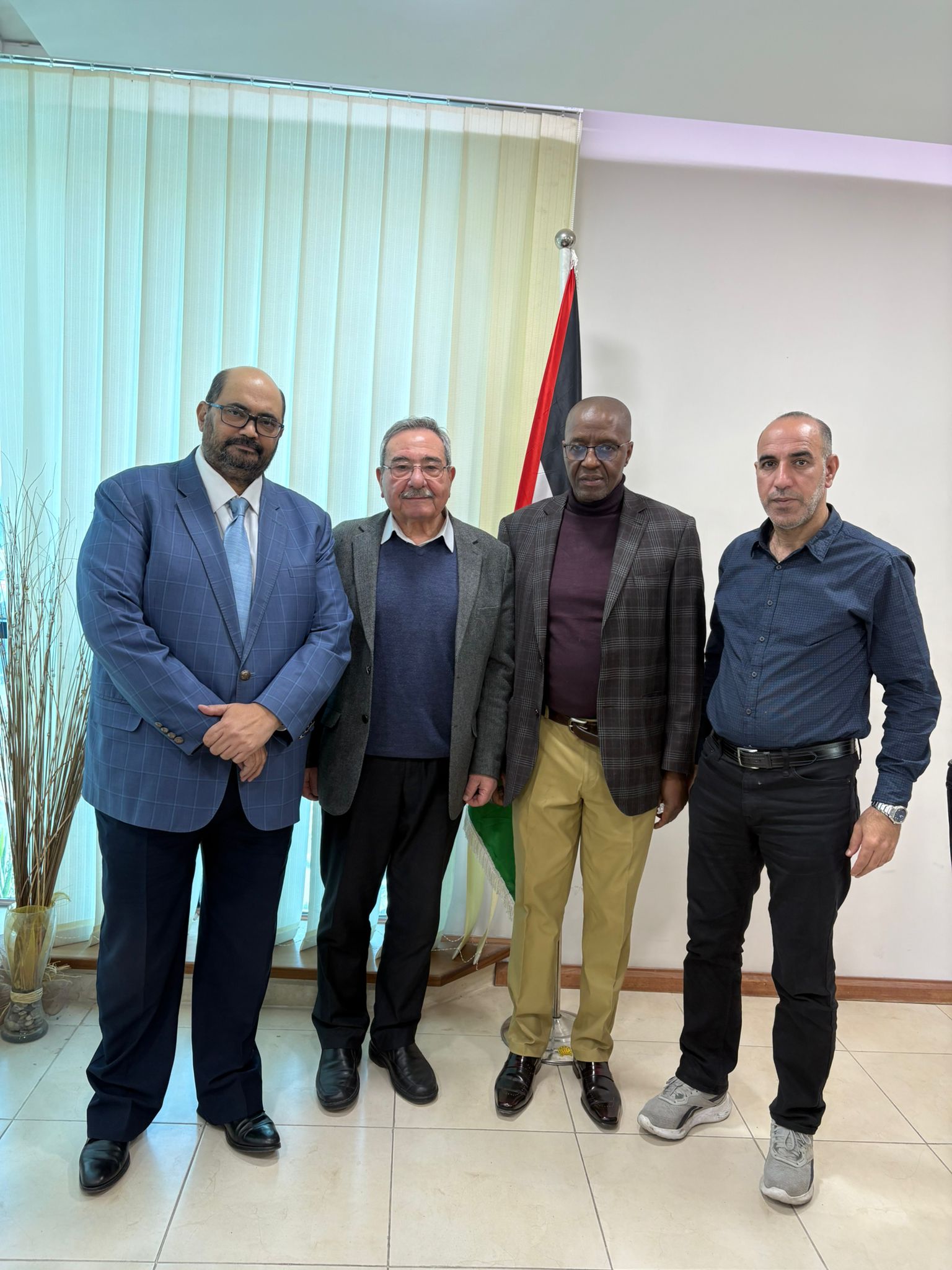 مدير عام دائرة مناهضة الفصل العنصري في منظمة التحرير يلتقي سفير جمهورية جنوب أفريقيا لدى دولة فلسطين الدكتور شون بيفيلدت